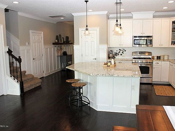 5th image of 92 Brook Hills Dr