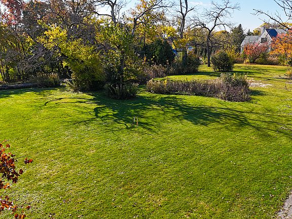 4th image of 1930 Sunset Ridge Rd