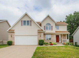 6201 Hillandale Rd, Davenport, IA 52806