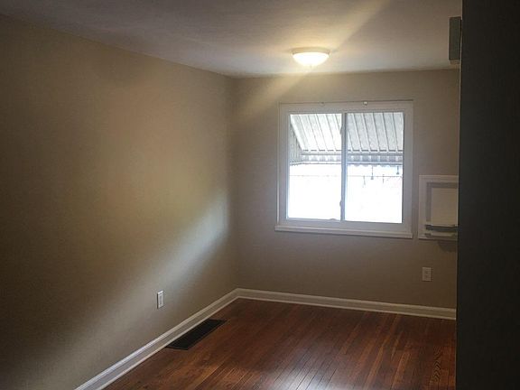 4th image of 1021 Broadview Blvd S APT 7