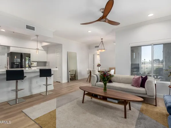 7401 W ARROWHEAD CLUBHOUSE Drive #1052, Glendale, AZ 85308