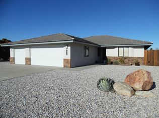 7075 El Cajon Dr, Hesperia, CA 92345