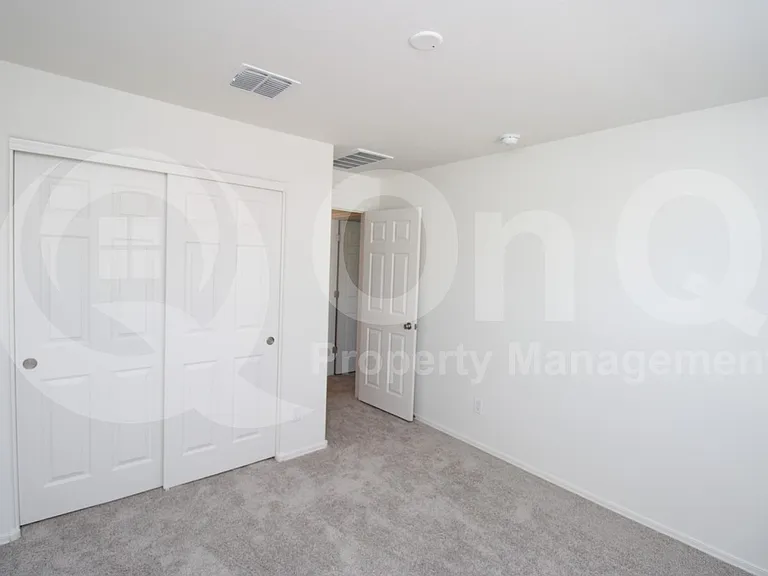 1517 E Desert Breeze Dr — Photo 12
