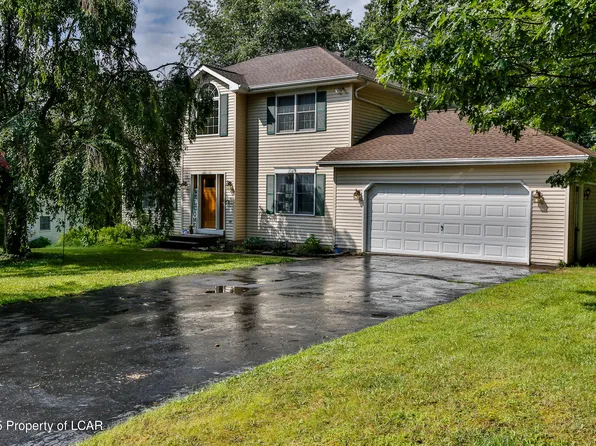 23 Red Coat Ln, Mountain Top, PA 18707