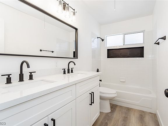 5th image of 3808 Gramercy Ave