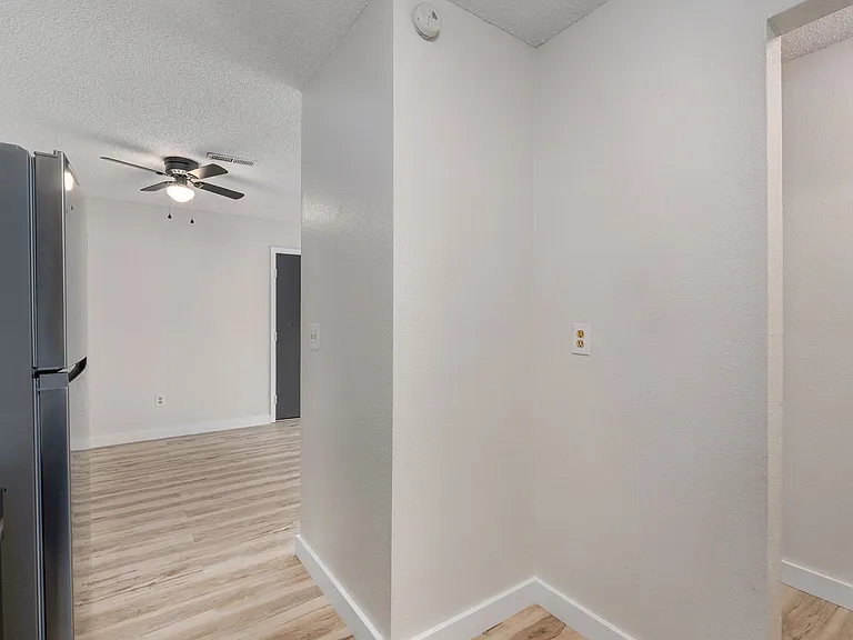 1221 S Park Ave #5 — Photo 8