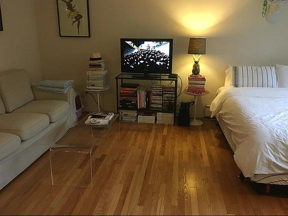 4th image of 2827 N Cambridge Ave APT 504