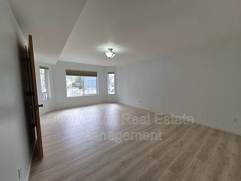 7021 Howard Ave — Photo 4