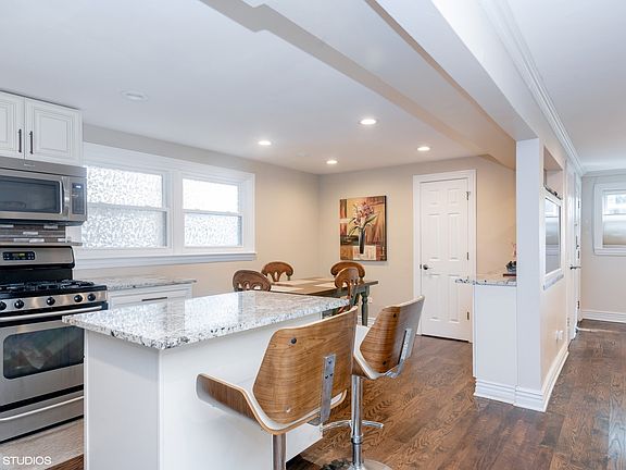 5th image of 4850 Elm St APT 1