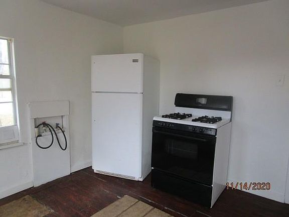 4th image of 1501 Pecan St
