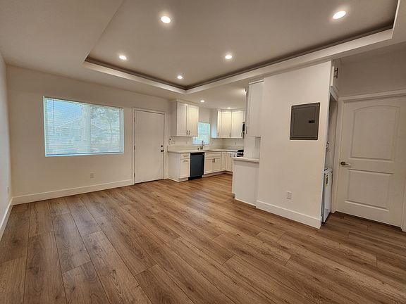 5th image of 434 Ivy St