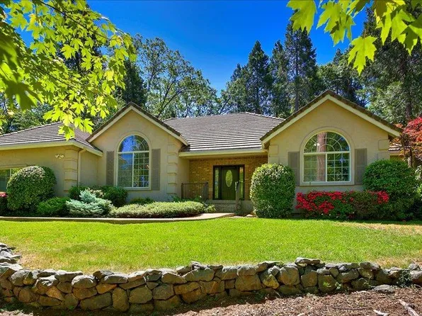 12986 Somerset Dr, Grass Valley, CA 95945