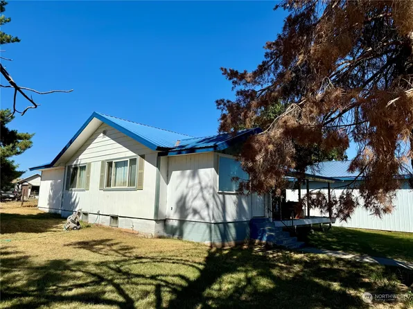 2970 Smith Lake Road, Grand Coulee, WA 99133