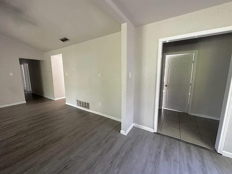 1554 Willowbrook St — Photo 8
