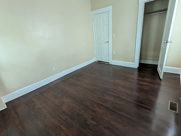 103 Sheffield Ave #11 — Photo 3