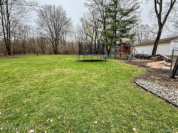 5th image of 5036 Beecher Rd