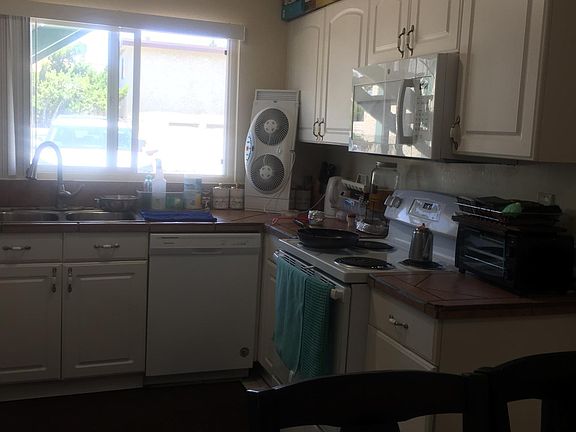 5th image of 908 S Sunshine Ave Unit 5
