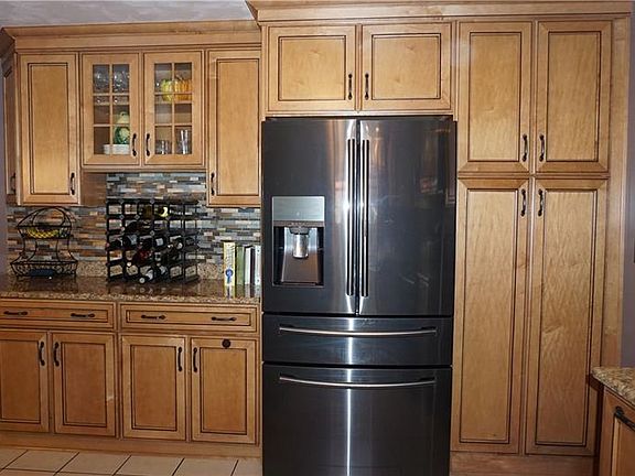 5th image of 54 Adrian Dr