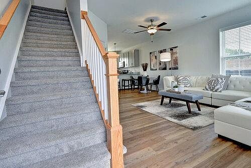3rd image of 1610 Havenstreet Cir