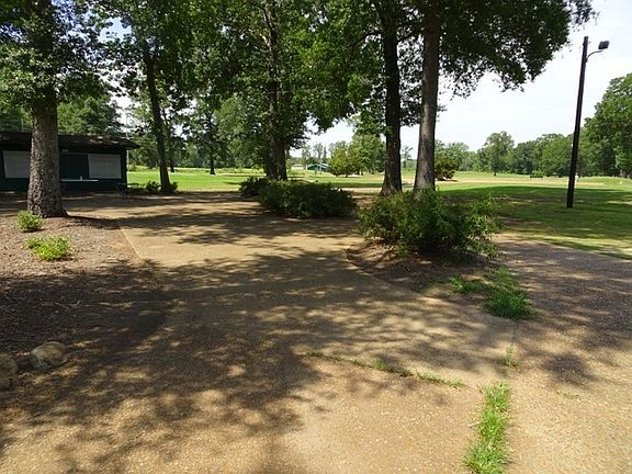 4th image of 701 Foxwood Dr