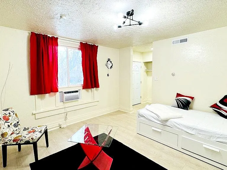 715 E Parker Ln #1 — Photo 3