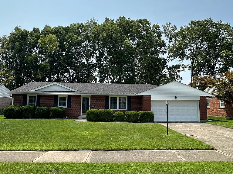 986 Crestview Dr — Photo 1