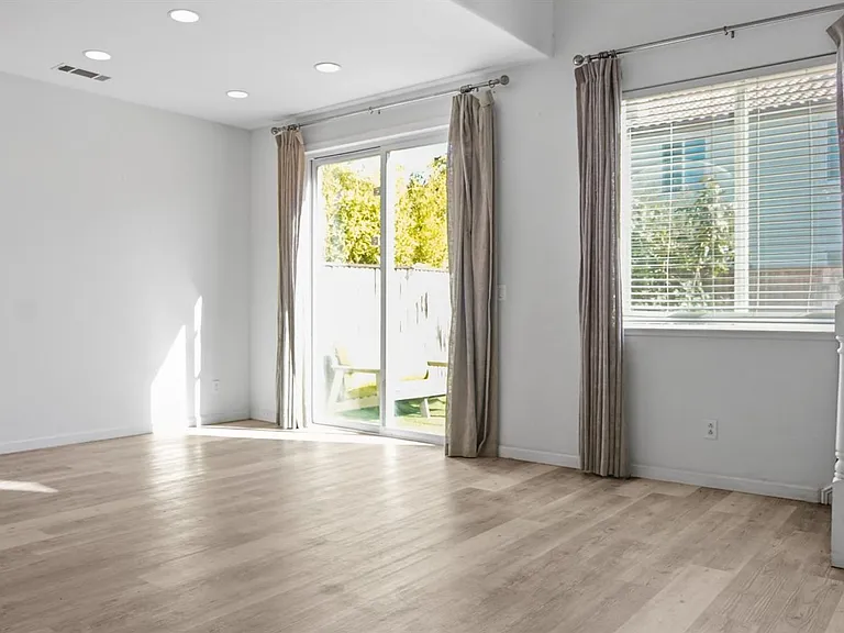 1079 Portofino Ave — Photo 5