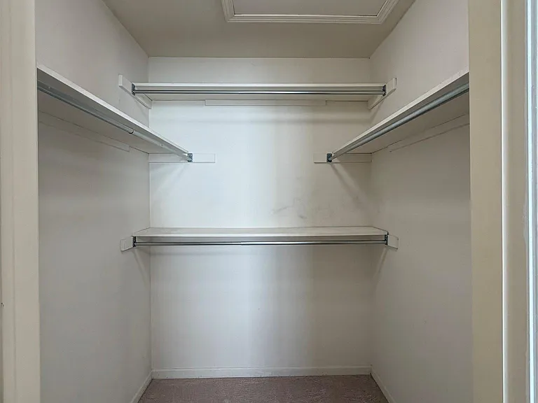 7043 Foxridge Dr — Photo 32