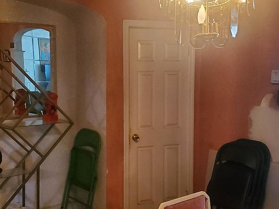 5th image of 5907 Woodcrest Ave