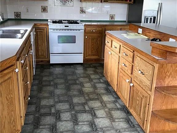 5th image of 17983 Goodnough St