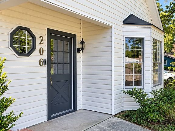 4th image of 206 Circle Dr