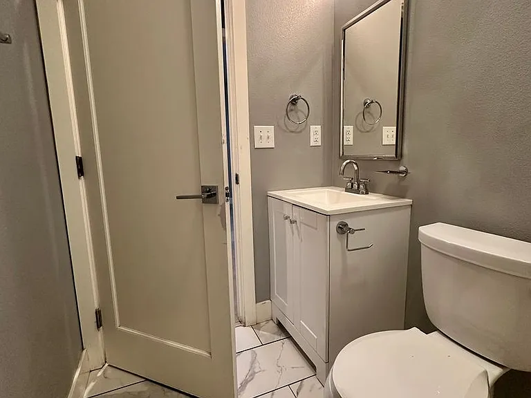 1131 Warren St & 1524 Willow - 1534 Willow #D — Photo 27