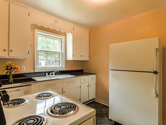 4th image of 1307 Oak Park St SW