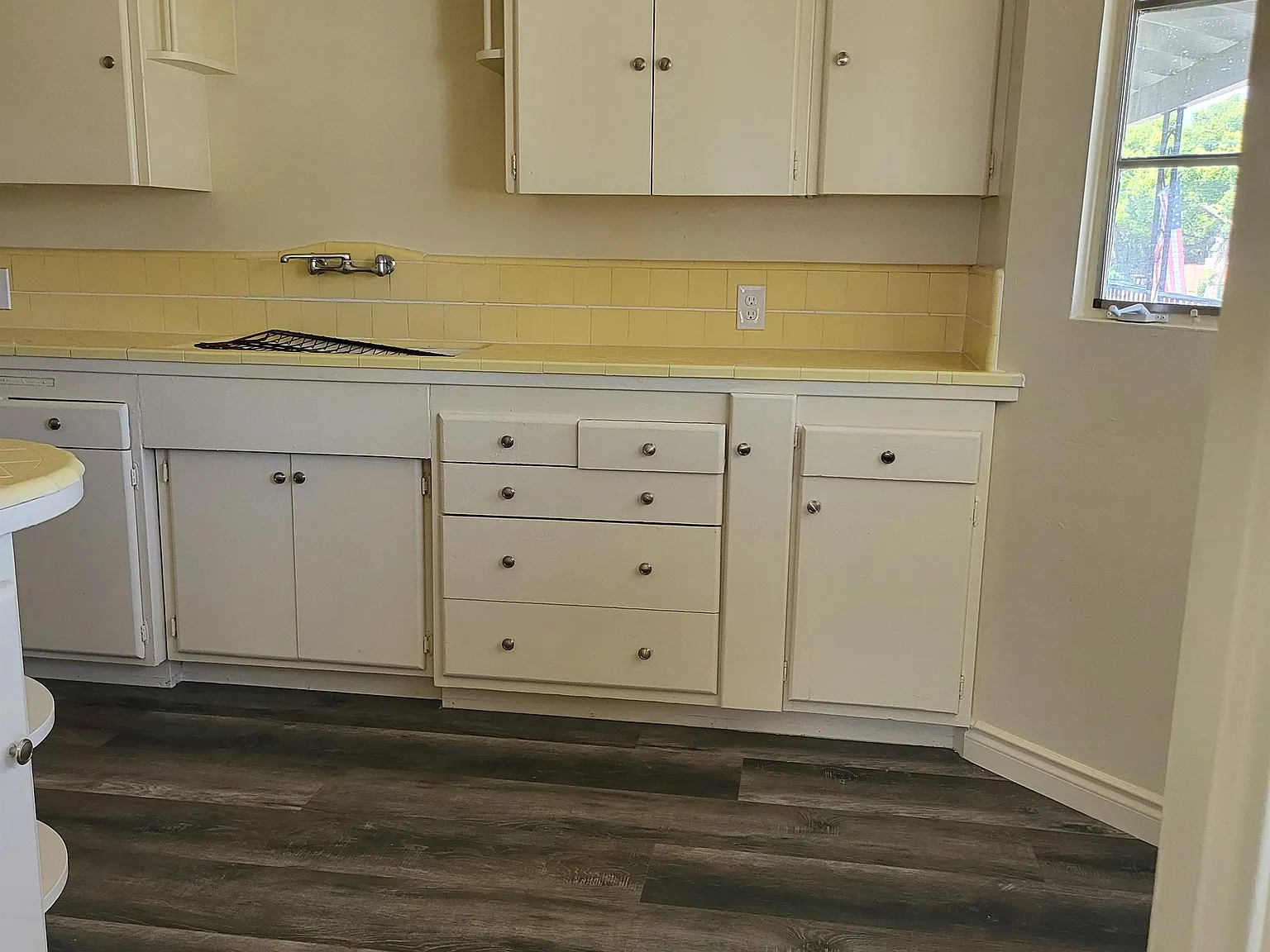 Caswell, 651-689 - 653 — Photo 4
