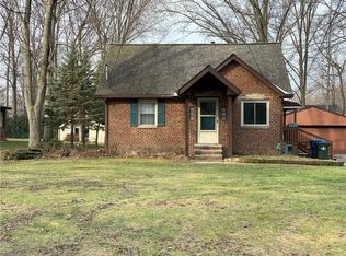 3894 Canterbury Rd, North Olmsted, OH 44070