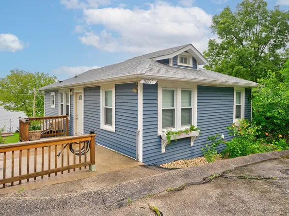 38895 N Maple Ave, Lake Villa, IL 60046