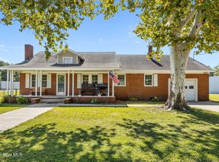 477 Harkers Island Road, Beaufort, NC 28516