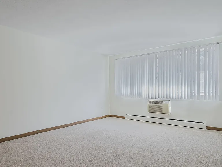 1776 St. Clair Ave — Photo 25