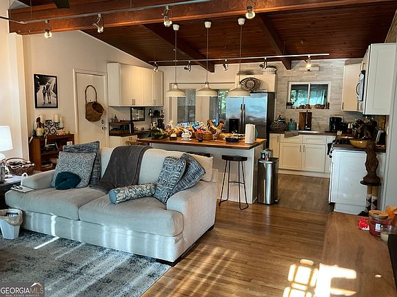 2nd image of 2704 Cove Cir