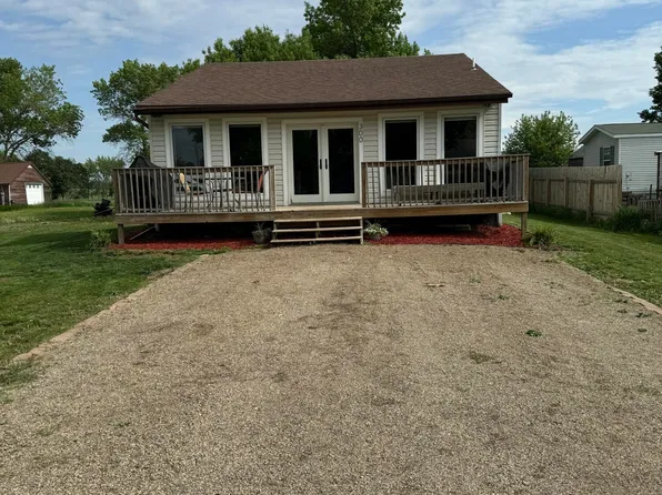 300 E North St, Badger, SD 57214