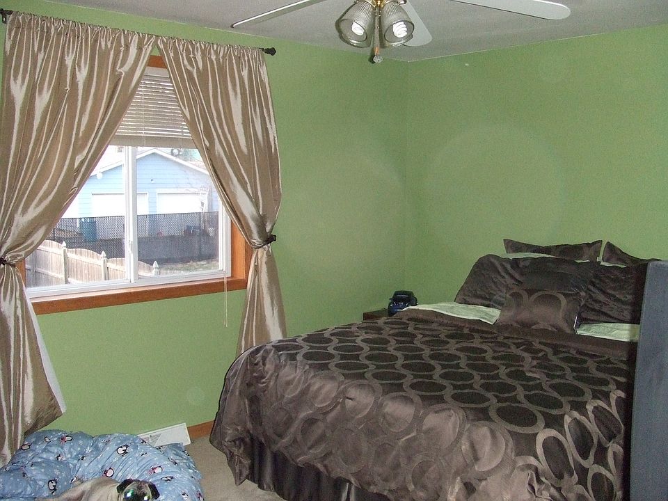 2nd image of 302 Stewart St