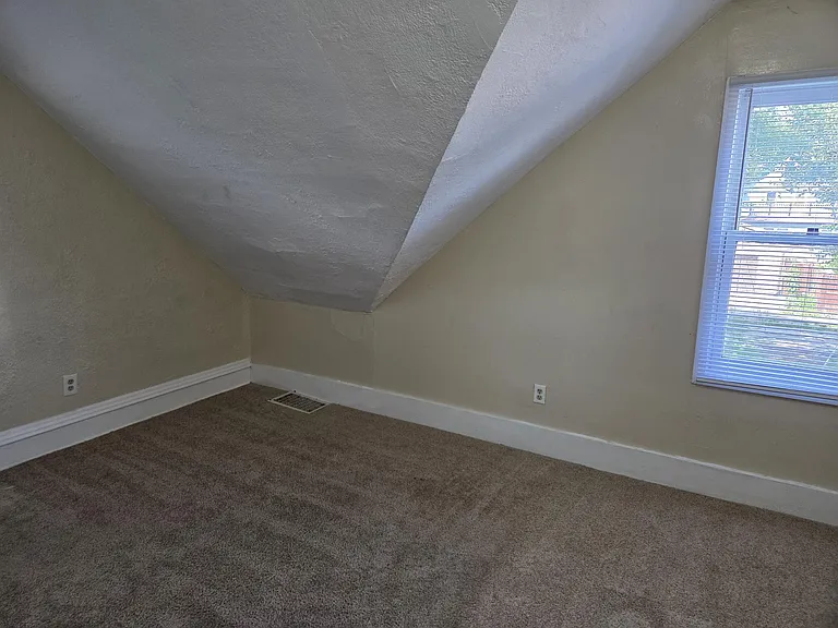 1347 Thomas Ave N — Photo 7
