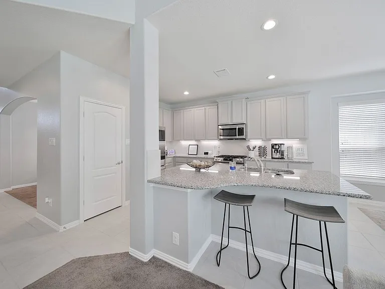 26028 Hasting Ridge Ln — Photo 10