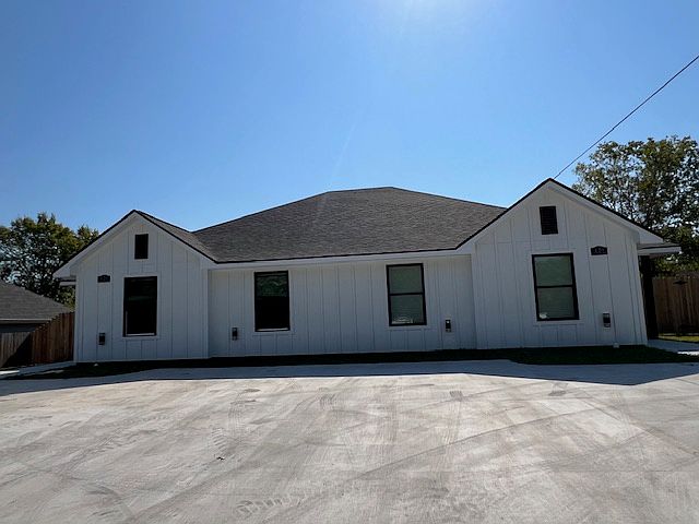 1st image of 1201 N Houston Ave #B