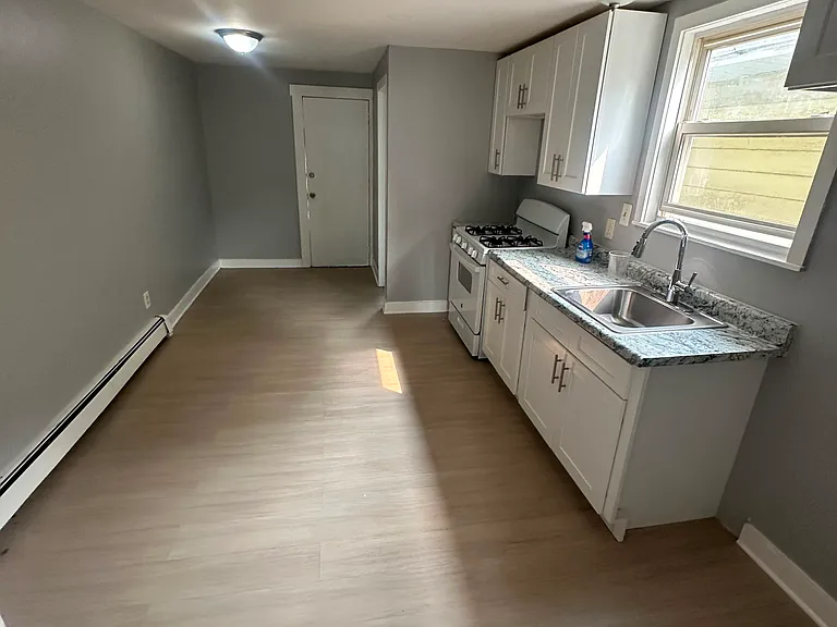 118 Maple Ave #1 — Photo 6