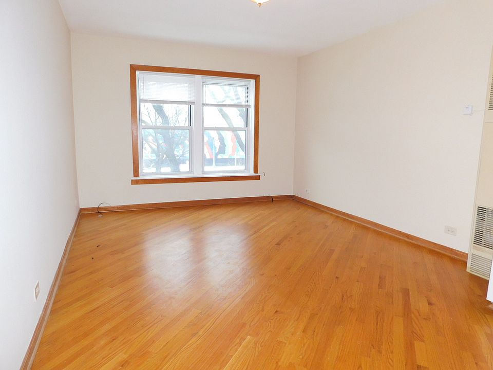 1st image of 1203 W Balmoral Ave #F