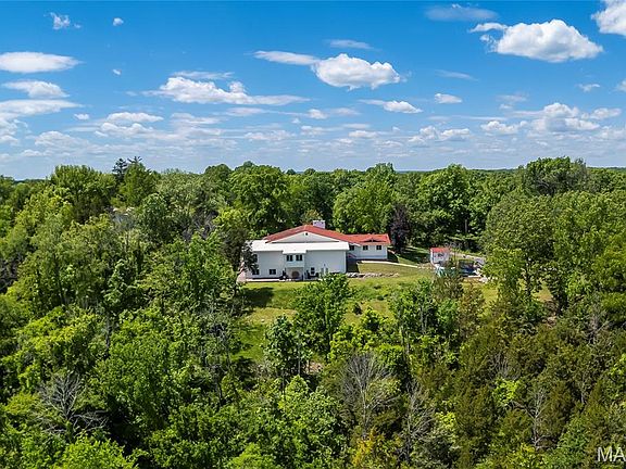 2nd image of 2900 Ossenfort Rd