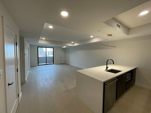 3rd image of 395 Alewife Brook Pkwy #2E