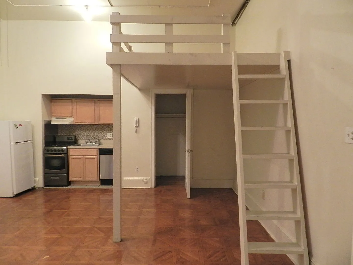 Beautiful, Lofted Studio w/ Centra Air & More! — Photo 2