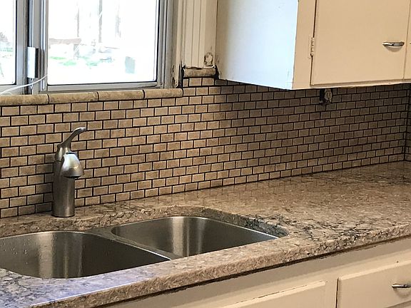 New granite/backsplash 